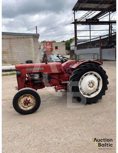 MCCORMICK International Farmall D-324 - Traktor: bilde 2 MCCORMICK International Farmall D-324 - Traktor: bilde 2