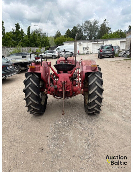 MCCORMICK International Farmall D-324 - Traktor: bilde 5 MCCORMICK International Farmall D-324 - Traktor: bilde 5
