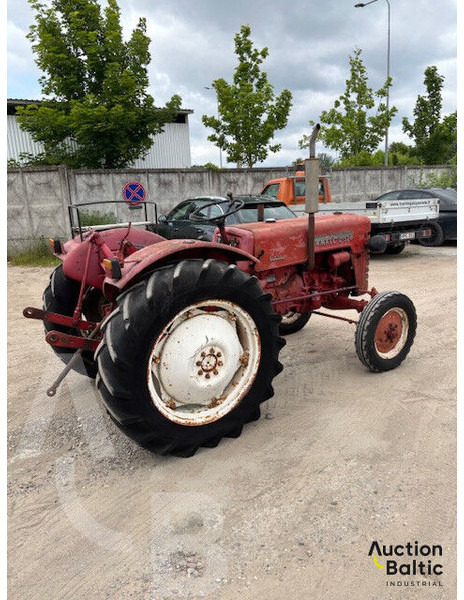 MCCORMICK International Farmall D-324 - Traktor: bilde 3 MCCORMICK International Farmall D-324 - Traktor: bilde 3