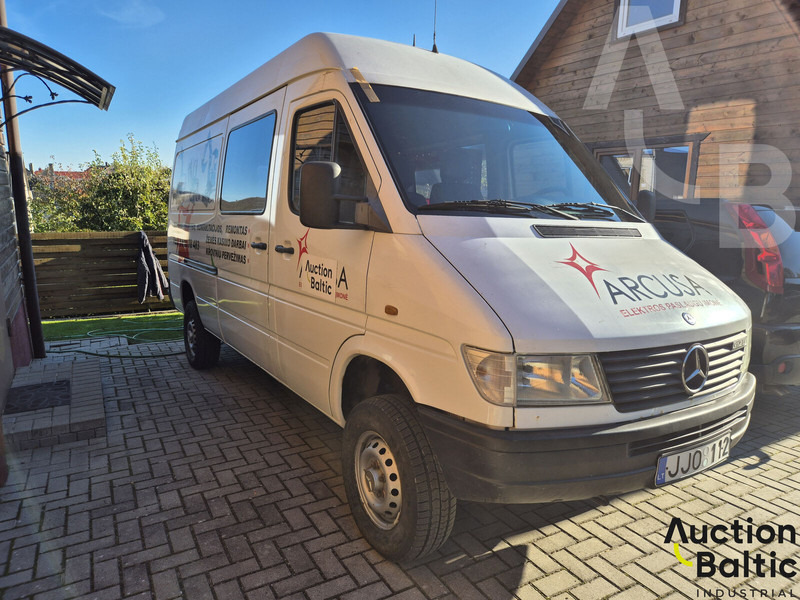 Mercedes-Benz 300-serie 312 D - Kassebil: bilde 2 Mercedes-Benz 300-serie 312 D - Kassebil: bilde 2