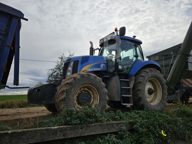New Holland T 8040 - Traktor: bilde 2 New Holland T 8040 - Traktor: bilde 2