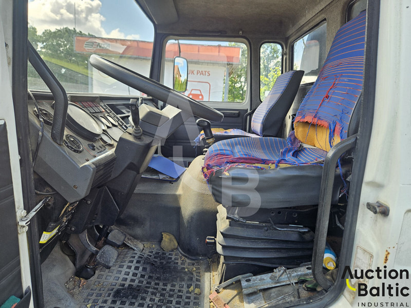 Renault Midliner S 150 - Tankbil: bilde 4 Renault Midliner S 150 - Tankbil: bilde 4