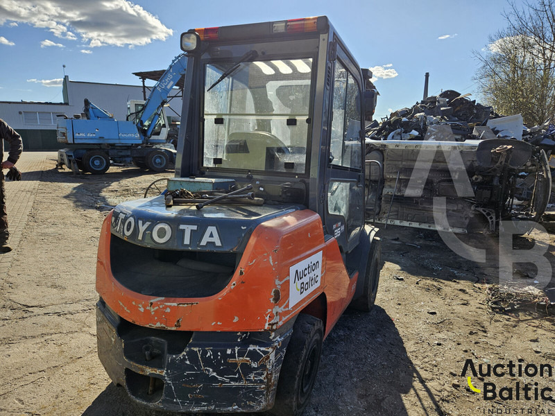 Toyota E 811 - Dieseltruck: bilde 3 Toyota E 811 - Dieseltruck: bilde 3