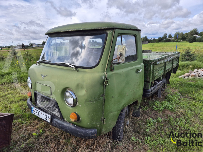 UAZ UAZ 452 - Varebil med plan: bilde 1 UAZ UAZ 452 - Varebil med plan: bilde 1
