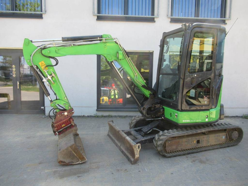 Hitachi ZX33U-6 Powertilt - Minigraver: bilde 1 Hitachi ZX33U-6 Powertilt - Minigraver: bilde 1