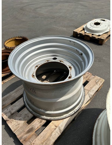 New Holland velg 20 x 28 - Felg: bilde 3 New Holland velg 20 x 28 - Felg: bilde 3