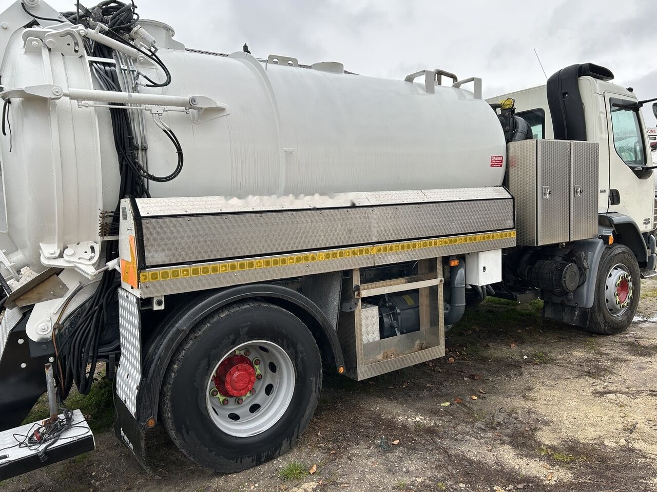 DAF LF55.250 combi tanker - Vakuum lastebil: bilde 2 DAF LF55.250 combi tanker - Vakuum lastebil: bilde 2
