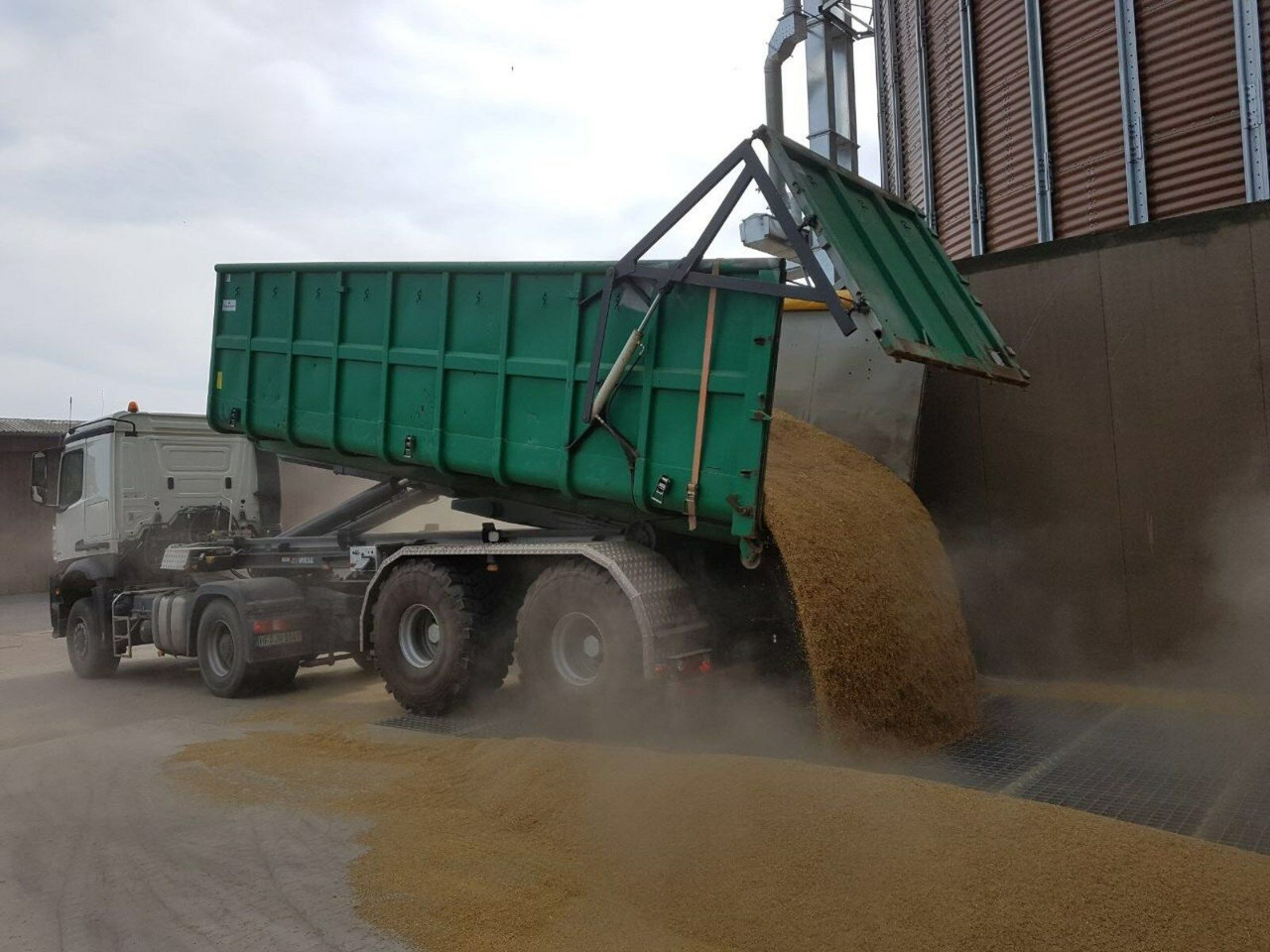 Auflieger Abrollkipper Hakenlift Agrar - Container-transport/ Vekselflak semitrailer: bilde 1 Auflieger Abrollkipper Hakenlift Agrar - Container-transport/ Vekselflak semitrailer: bilde 1