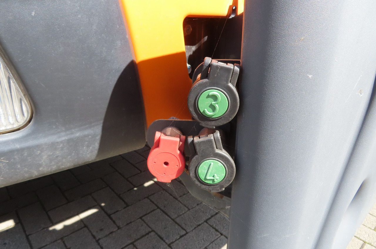 FUSO Canter 6 C 18 4x4 Kommunal Winterdienst - Varebil med tipp: bilde 4 FUSO Canter 6 C 18 4x4 Kommunal Winterdienst - Varebil med tipp: bilde 4