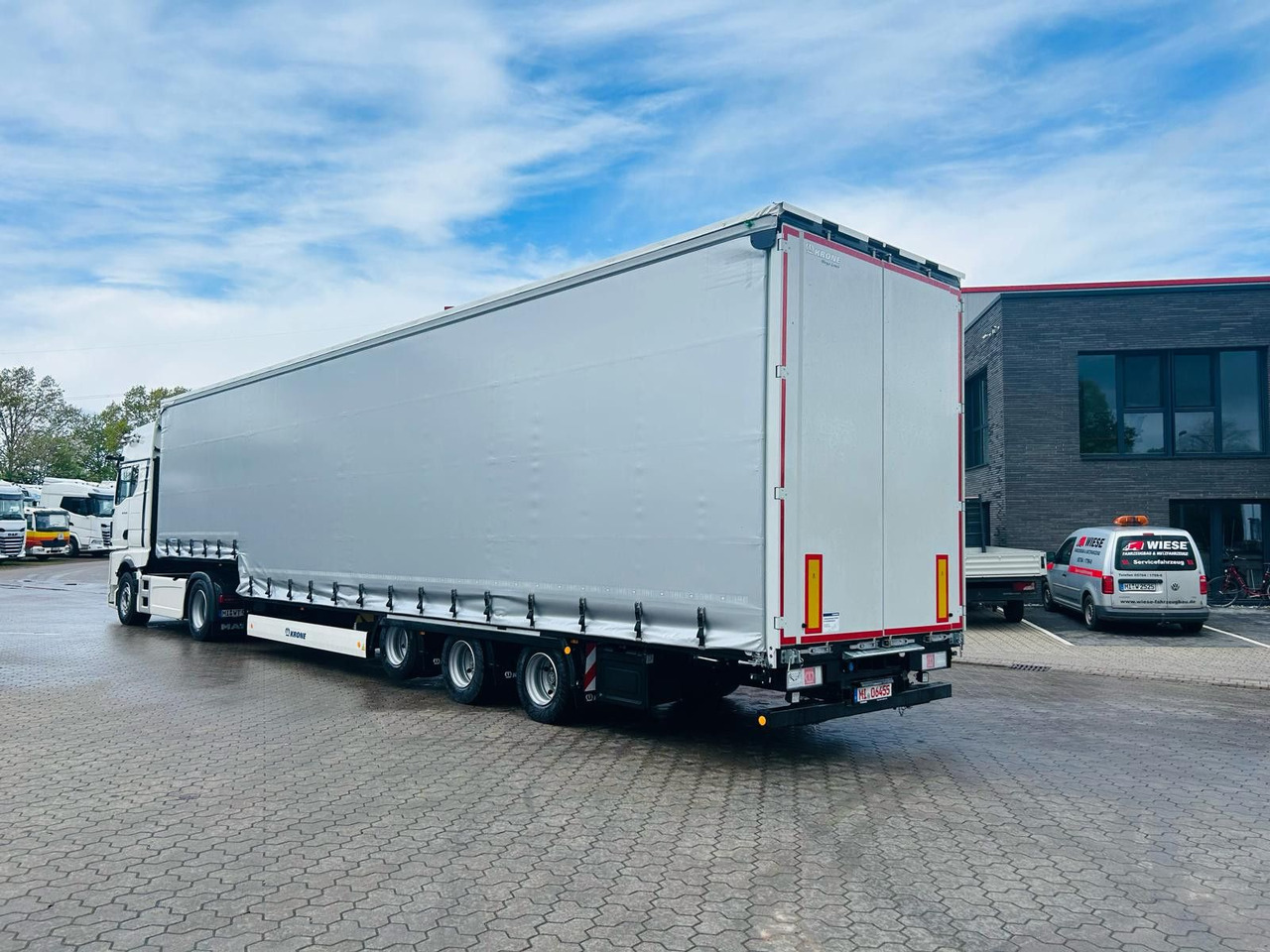 Krone SDP 27 Stufensattel Auflieger mit Spreizheck - Gardintrailer: bilde 1 Krone SDP 27 Stufensattel Auflieger mit Spreizheck - Gardintrailer: bilde 1