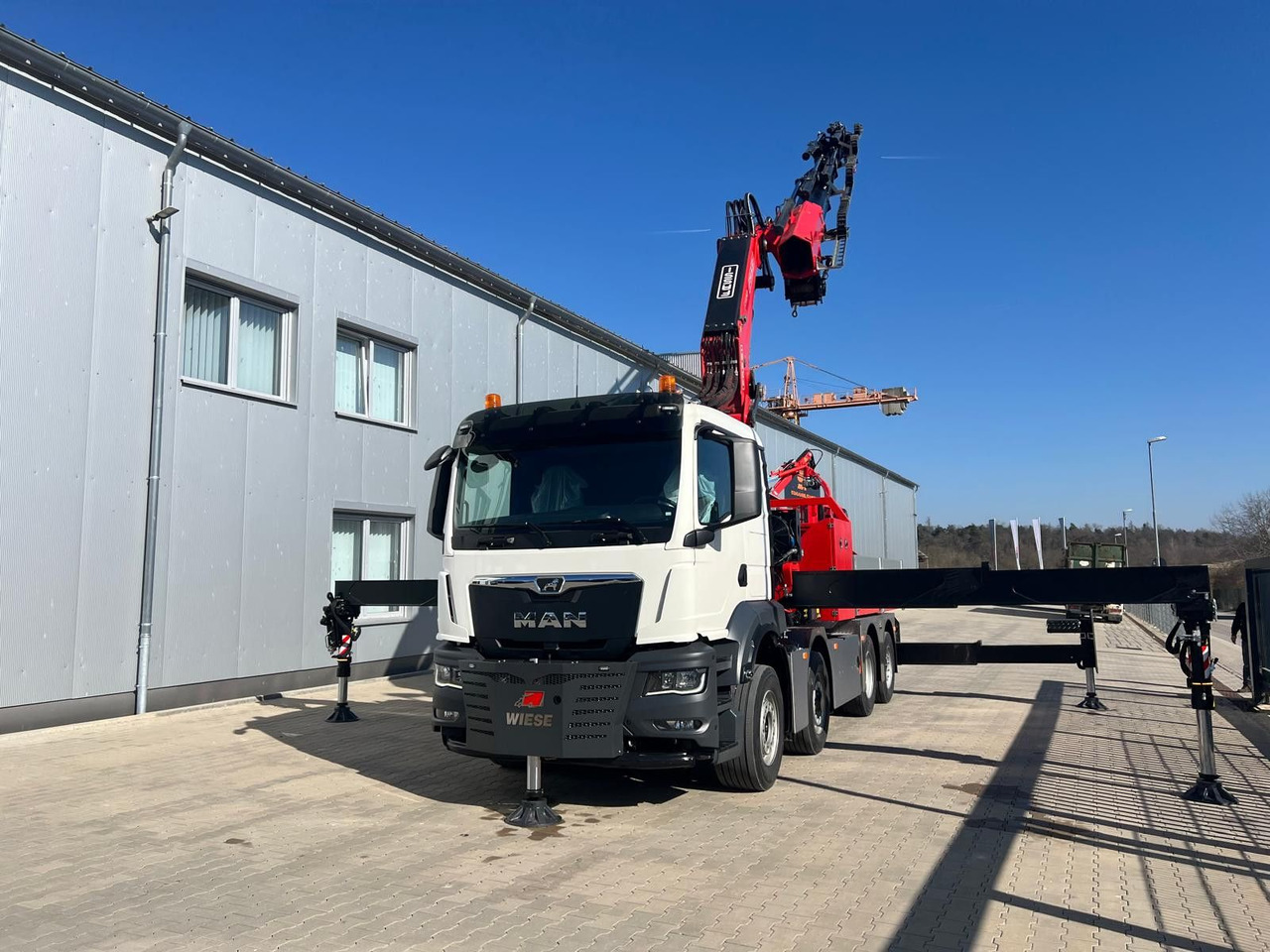 MAN 8x4 mit F1150RA.2.28 L616 Winde, 2.per. Korb - Kranbil: bilde 1 MAN 8x4 mit F1150RA.2.28 L616 Winde, 2.per. Korb - Kranbil: bilde 1