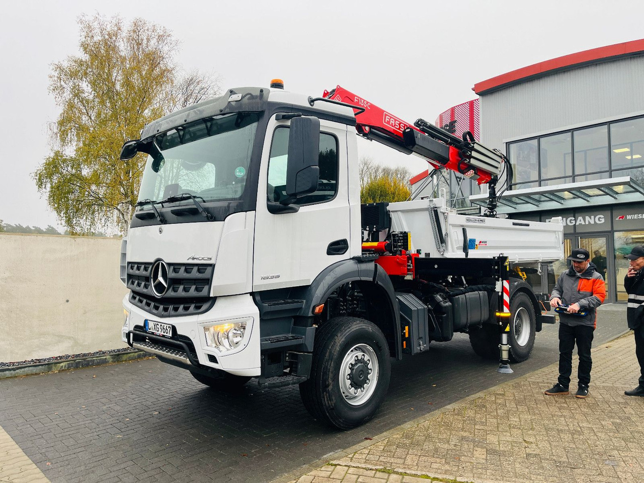 Mercedes-Benz Arocs 1835 4x4 Meiller Fassi F135 Kran Kipper - Tippbil, Kranbil: bilde 1 Mercedes-Benz Arocs 1835 4x4 Meiller Fassi F135 Kran Kipper - Tippbil, Kranbil: bilde 1