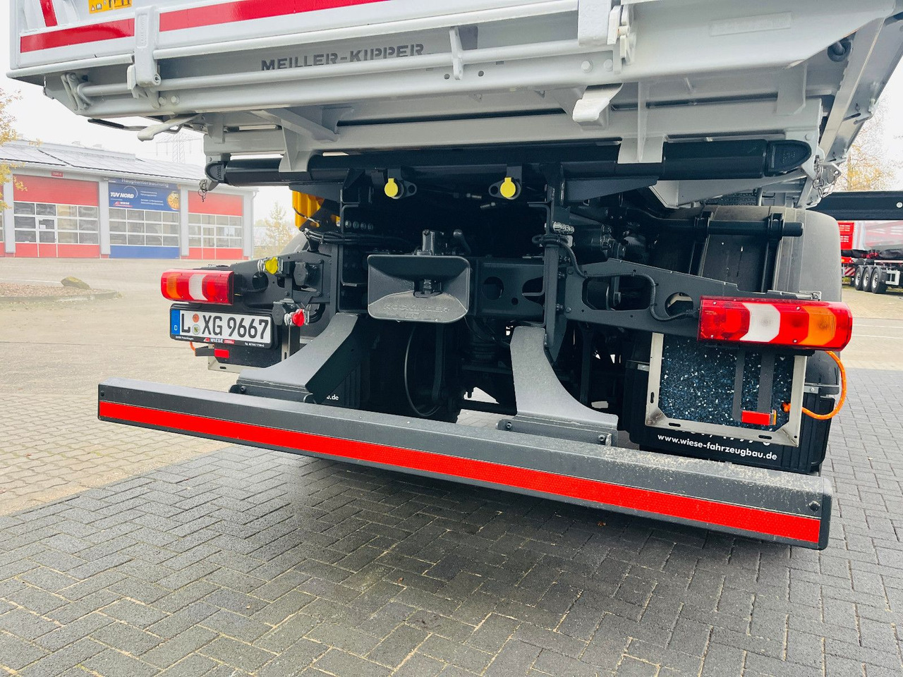 Leie  Mercedes-Benz Arocs 1835  4x4 Meiller Fassi F135 Kran Kipper Mercedes-Benz Arocs 1835  4x4 Meiller Fassi F135 Kran Kipper: bilde 8