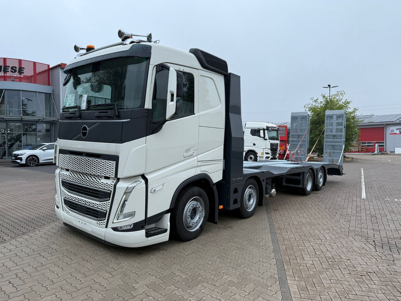 Volvo Arbeitsbühnen Baumaschinentransporter mit Rampen - Transporter lastebil: bilde 3 Volvo Arbeitsbühnen Baumaschinentransporter mit Rampen - Transporter lastebil: bilde 3