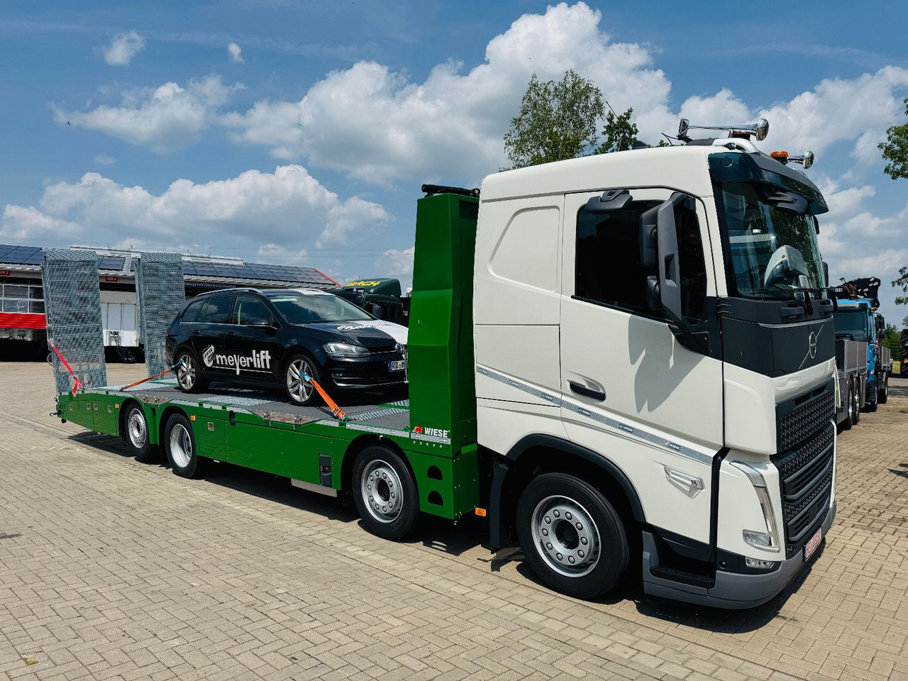 Volvo Arbeitsbühnen Baumaschinentransporter mit Rampen - Planbil: bilde 2 Volvo Arbeitsbühnen Baumaschinentransporter mit Rampen - Planbil: bilde 2