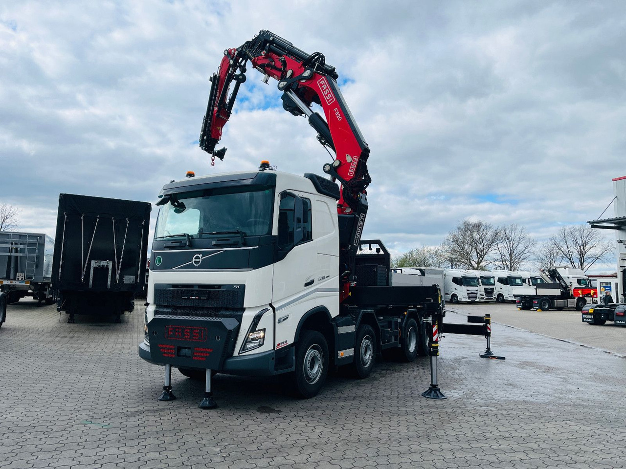 Volvo FH 500 8x4 Kran F820 RA2.27 Jib & Winde Sofort - Kranbil: bilde 3 Volvo FH 500 8x4 Kran F820 RA2.27 Jib & Winde Sofort - Kranbil: bilde 3