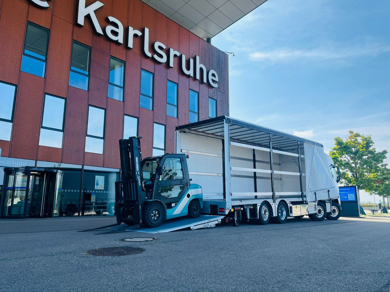 Volvo FH 500 Gabelstaplertransporter LBW 9t Dhollandia - Kapellbil: bilde 5 Volvo FH 500 Gabelstaplertransporter LBW 9t Dhollandia - Kapellbil: bilde 5