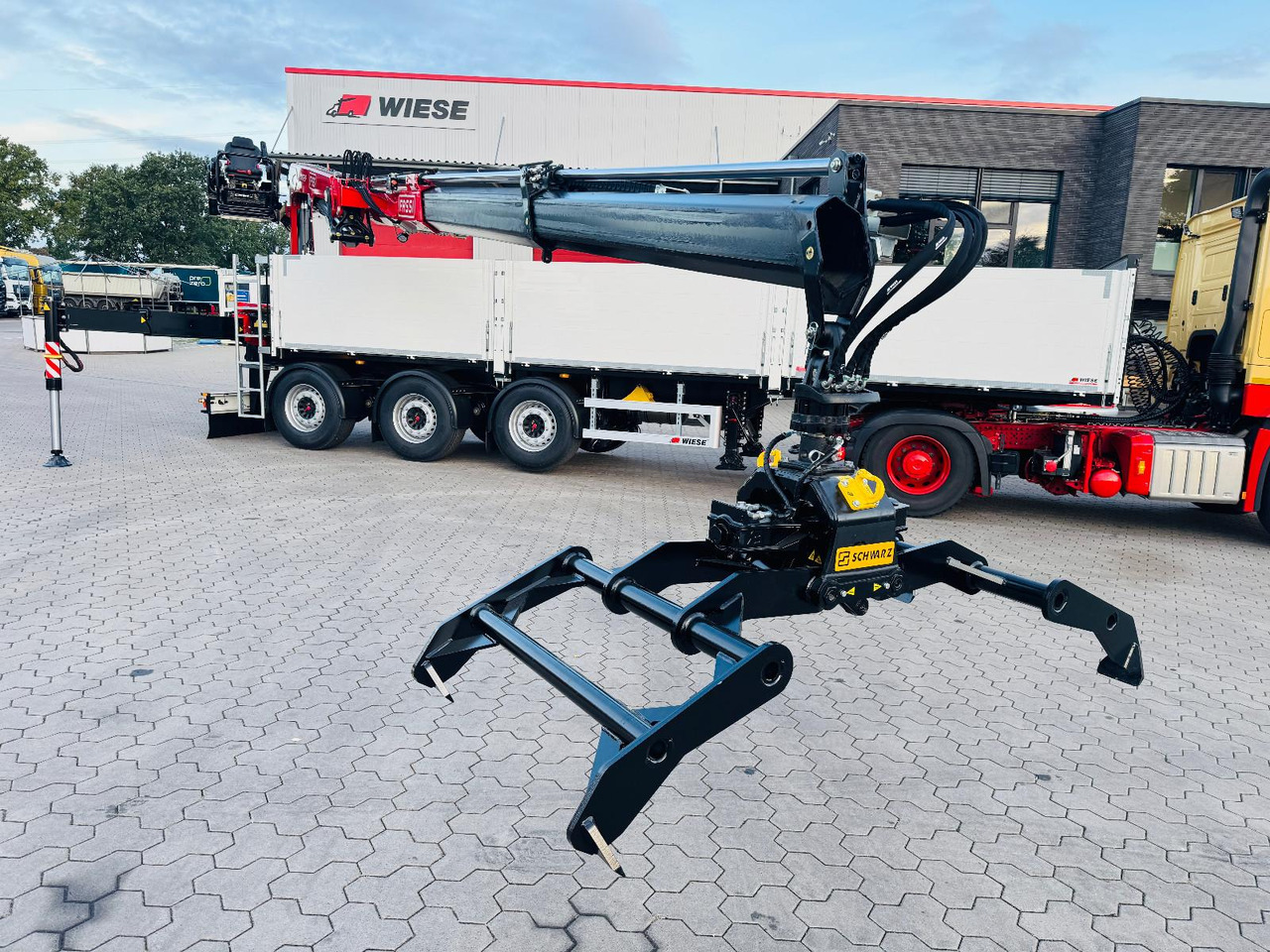 Wiese Baustoffauflieger mit Fassi Kran F240 - Lastebilkran: bilde 1 Wiese Baustoffauflieger mit Fassi Kran F240 - Lastebilkran: bilde 1