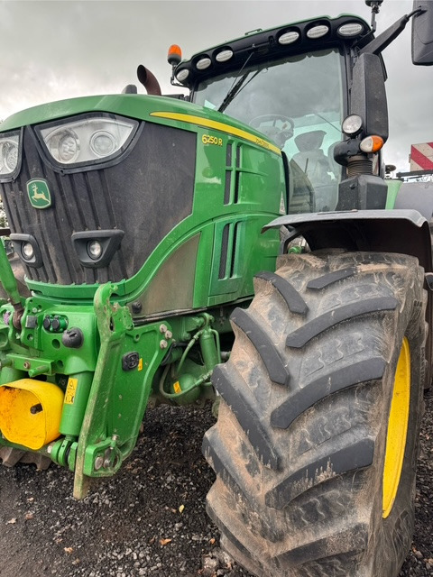 JOHN DEERE 6250R - Traktor: bilde 1 JOHN DEERE 6250R - Traktor: bilde 1