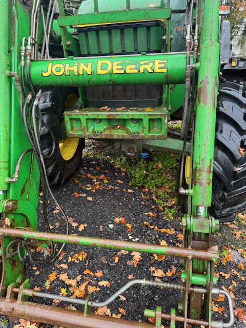 JOHN DEERE 6400 - Traktor: bilde 2 JOHN DEERE 6400 - Traktor: bilde 2