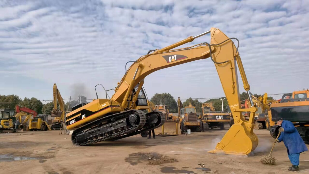 CATERPILLAR 330BL - Beltegraver: bilde 1 CATERPILLAR 330BL - Beltegraver: bilde 1
