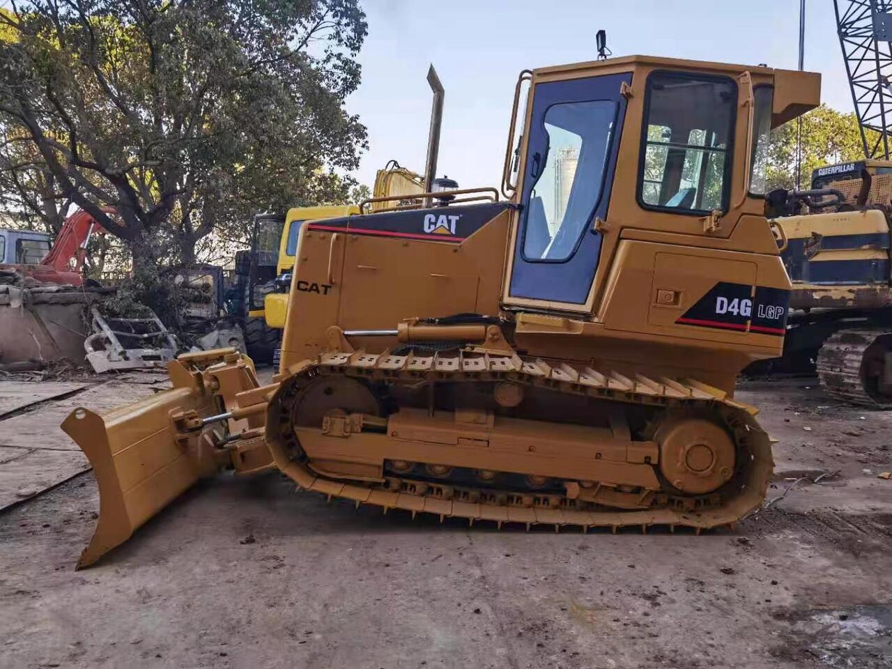 CATERPILLAR D4G - Bulldozer: bilde 1 CATERPILLAR D4G - Bulldozer: bilde 1