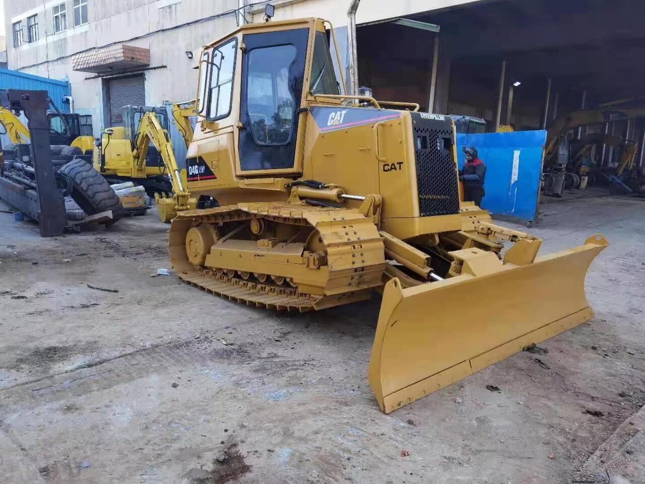 CATERPILLAR D4G - Bulldozer: bilde 2 CATERPILLAR D4G - Bulldozer: bilde 2
