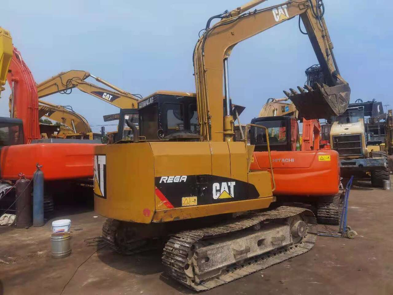 CATERPILLAR E70B - Beltegraver: bilde 1 CATERPILLAR E70B - Beltegraver: bilde 1