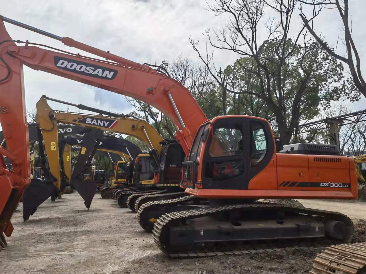 DOOSAN DX300 - Beltegraver: bilde 1 DOOSAN DX300 - Beltegraver: bilde 1