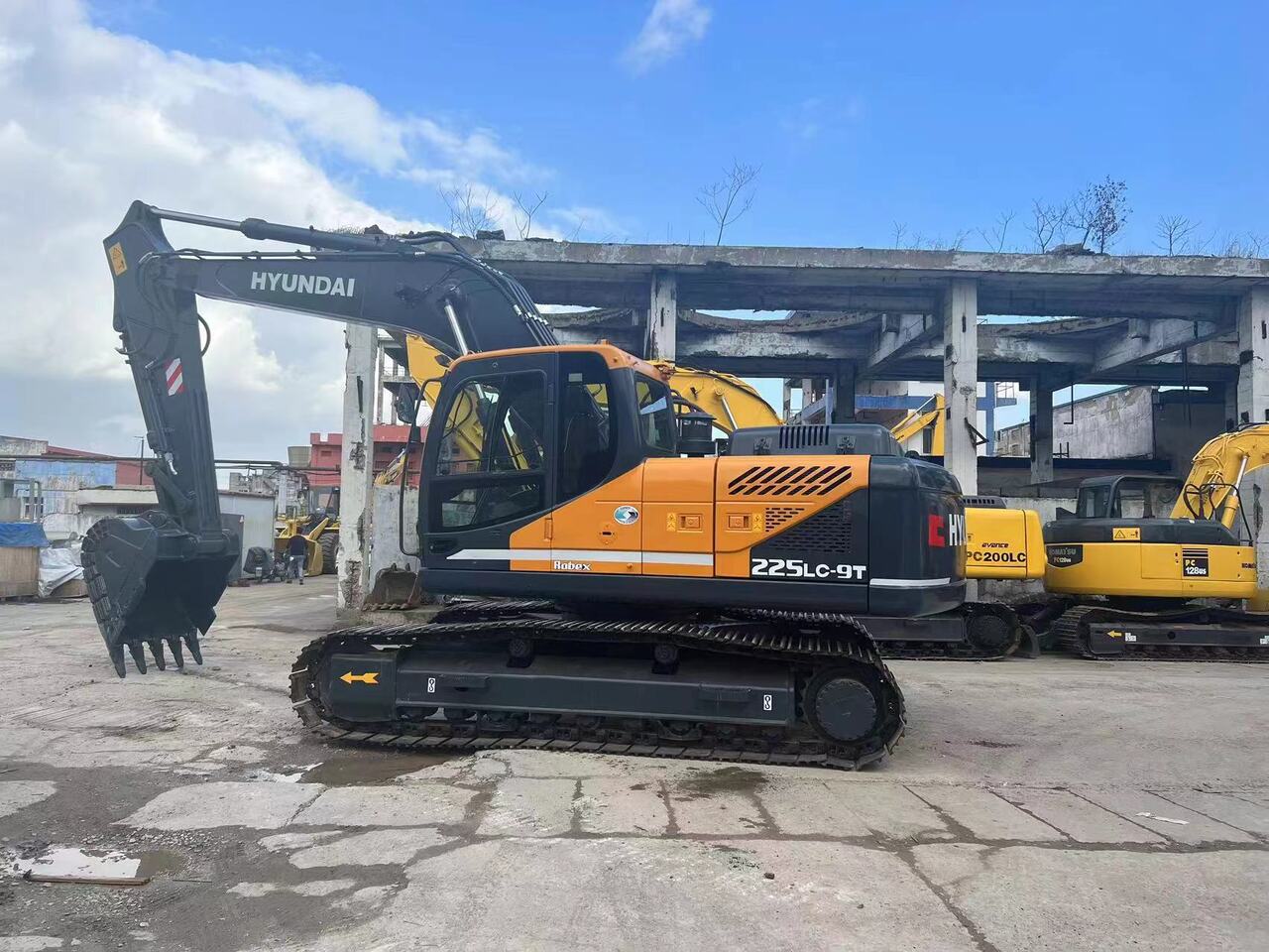 HYUNDAI 225LC-9T - Beltegraver: bilde 2 HYUNDAI 225LC-9T - Beltegraver: bilde 2