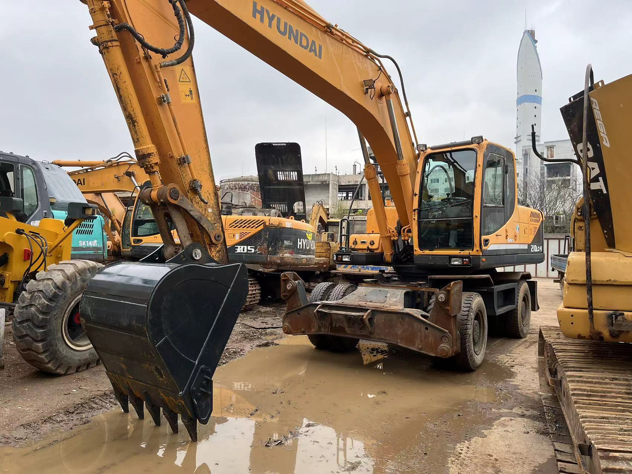 HYUNDAI R210W-9 - Hjulgraver: bilde 2 HYUNDAI R210W-9 - Hjulgraver: bilde 2