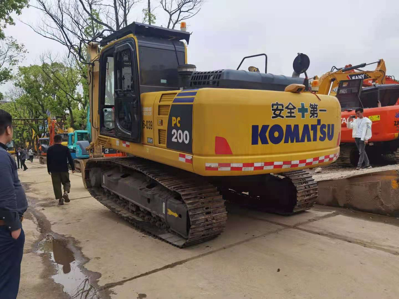 KOMATSU PC200-8 - Beltegraver: bilde 2 KOMATSU PC200-8 - Beltegraver: bilde 2