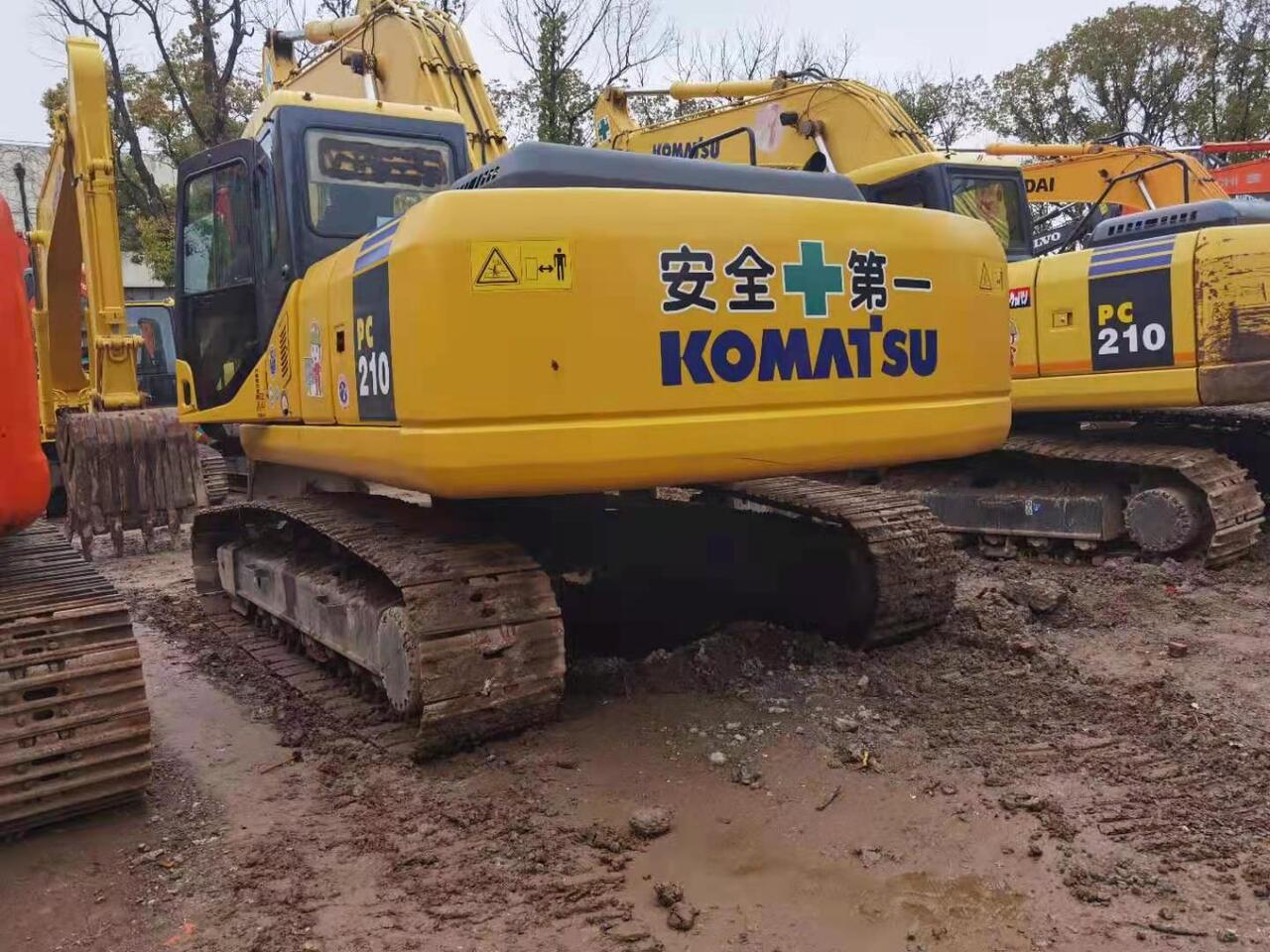 KOMATSU PC210-7 -excavator - Beltegraver: bilde 2 KOMATSU PC210-7 -excavator - Beltegraver: bilde 2