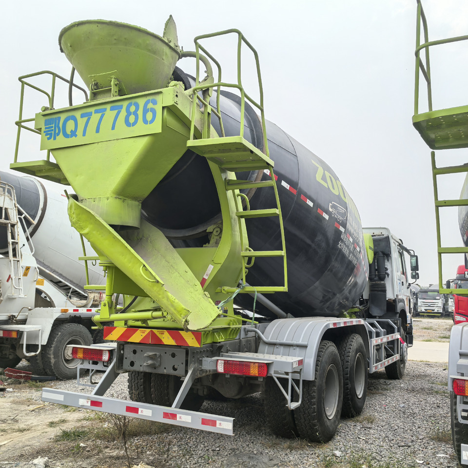 SINOTRUK Howo 6x4 mixer pump truck - Lastebil: bilde 5 SINOTRUK Howo 6x4 mixer pump truck - Lastebil: bilde 5