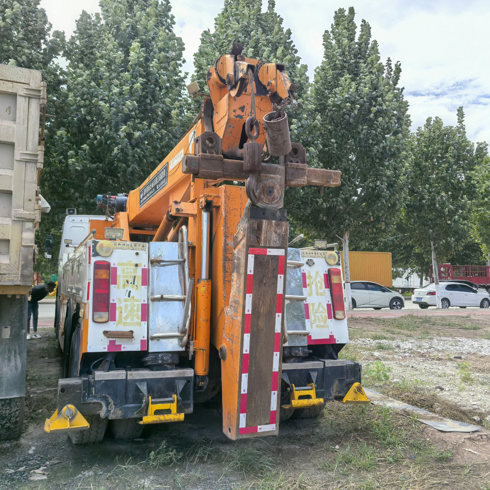 SINOTRUK Howo 8x4 - Kranbil: bilde 4 SINOTRUK Howo 8x4 - Kranbil: bilde 4