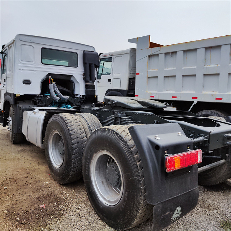 HOWO HOWO 6x4 375 tractor - Trekkvogn: bilde 3 HOWO HOWO 6x4 375 tractor - Trekkvogn: bilde 3