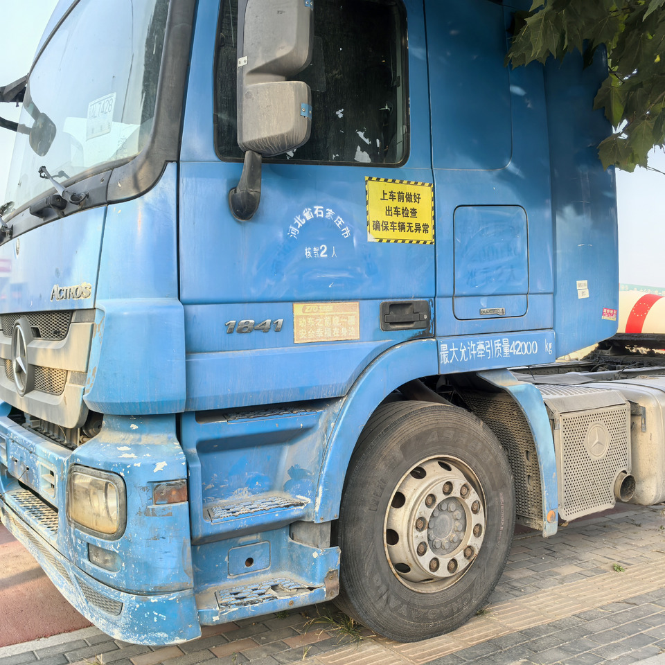 Mercedes-Benz 4x2-1841 - Trekkvogn: bilde 2 Mercedes-Benz 4x2-1841 - Trekkvogn: bilde 2