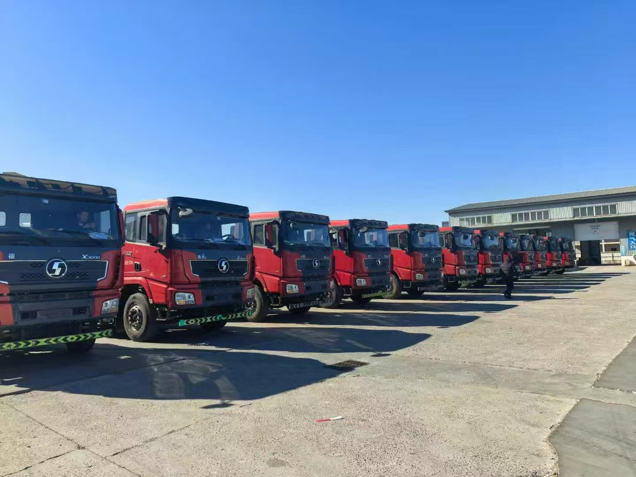 Shacman M3000 6X4 - Trekkvogn: bilde 2 Shacman M3000 6X4 - Trekkvogn: bilde 2