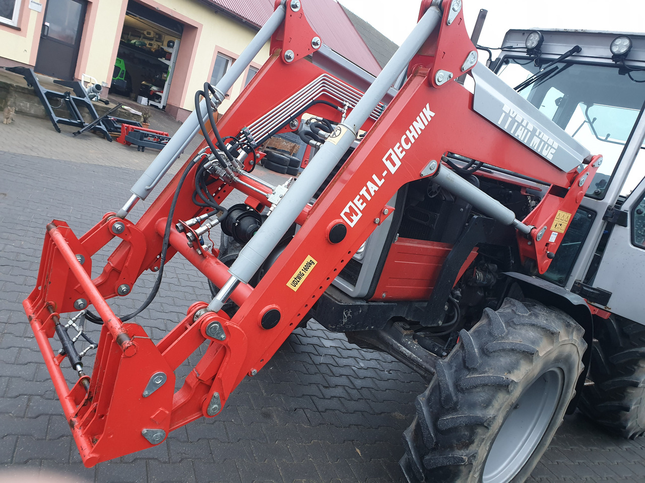 Metal-Technik Ładowacz czołowy do ZETOR 90, 100, 110. - Landbruksteknikk: bilde 1 Metal-Technik Ładowacz czołowy do ZETOR 90, 100, 110. - Landbruksteknikk: bilde 1