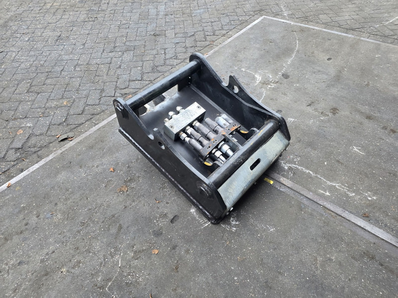 Oilquick kopplaat oq70/55 adaptor plate oilquick 70 55 steelwrist - Hurtigkobling for Bygg og anlegg: bilde 3 Oilquick kopplaat oq70/55 adaptor plate oilquick 70 55 steelwrist - Hurtigkobling for Bygg og anlegg: bilde 3