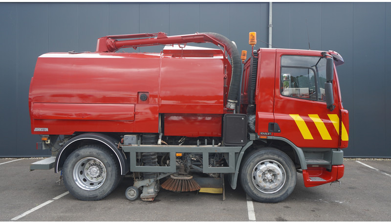 DAF 65.180 ATI STREET SWEPER RH DRIVE MANUAL GARBOX 96.000KM - Feiebil: bilde 2 DAF 65.180 ATI STREET SWEPER RH DRIVE MANUAL GARBOX 96.000KM - Feiebil: bilde 2