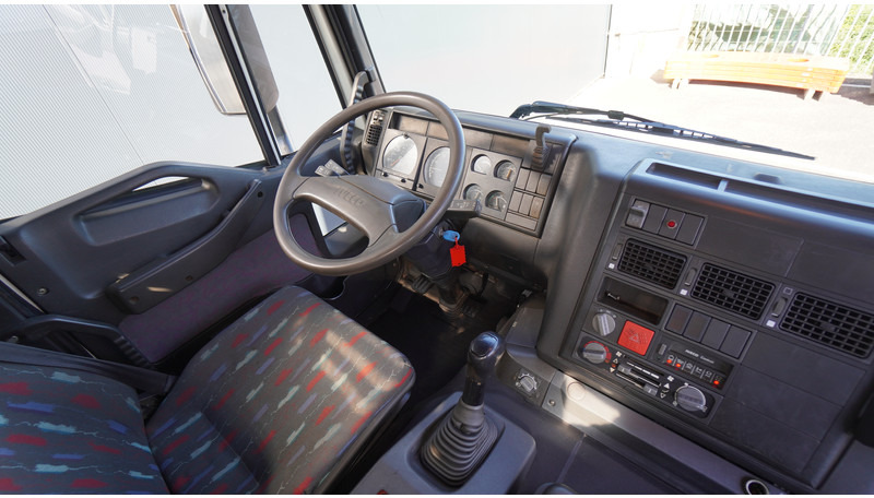 Iveco EUROTRAKKER CURSOR 350 6X4 FALTBED WITH PALFINGER PK 20002 CRANE - Kranbil: bilde 5 Iveco EUROTRAKKER CURSOR 350 6X4 FALTBED WITH PALFINGER PK 20002 CRANE - Kranbil: bilde 5