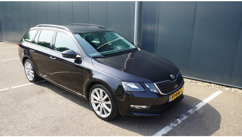 Škoda Octavia COMBI 1.6TDI DSG 85KW GREENTECH AMBITION BUSINESS - Minibuss, Persontransport: bilde 4 Škoda Octavia COMBI 1.6TDI DSG 85KW GREENTECH AMBITION BUSINESS - Minibuss, Persontransport: bilde 4