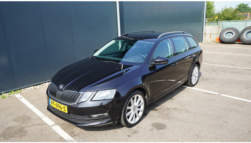 Škoda Octavia COMBI 1.6TDI DSG 85KW GREENTECH AMBITION BUSINESS - Minibuss, Persontransport: bilde 3 Škoda Octavia COMBI 1.6TDI DSG 85KW GREENTECH AMBITION BUSINESS - Minibuss, Persontransport: bilde 3