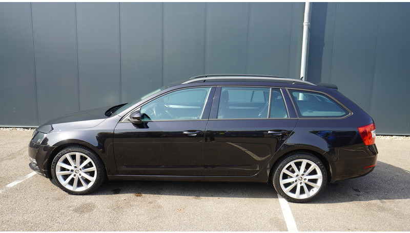 Škoda Octavia COMBI 1.6TDI DSG 85KW GREENTECH AMBITION BUSINESS - Minibuss, Persontransport: bilde 1 Škoda Octavia COMBI 1.6TDI DSG 85KW GREENTECH AMBITION BUSINESS - Minibuss, Persontransport: bilde 1