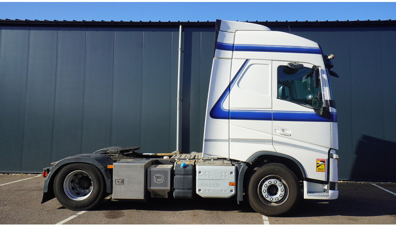 Volvo FH 420 EURO 6 GLOBETROTTER WITH TRS - Trekkvogn: bilde 2 Volvo FH 420 EURO 6 GLOBETROTTER WITH TRS - Trekkvogn: bilde 2