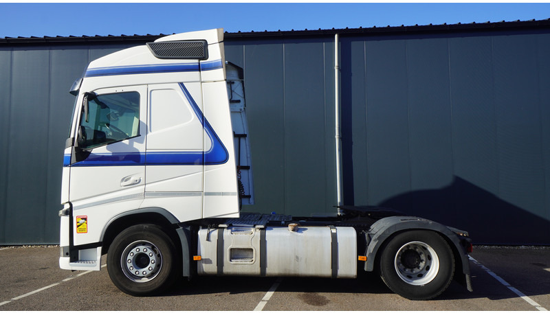 Volvo FH 420 EURO 6 GLOBETROTTER WITH TRS - Trekkvogn: bilde 1 Volvo FH 420 EURO 6 GLOBETROTTER WITH TRS - Trekkvogn: bilde 1