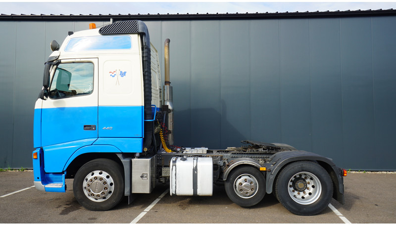 Volvo FH 440 6X2 GLOBETROTTER EURO 3 - Trekkvogn: bilde 1 Volvo FH 440 6X2 GLOBETROTTER EURO 3 - Trekkvogn: bilde 1