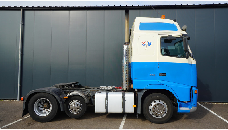 Volvo FH 440 6X2 GLOBETROTTER EURO 3 - Trekkvogn: bilde 2 Volvo FH 440 6X2 GLOBETROTTER EURO 3 - Trekkvogn: bilde 2