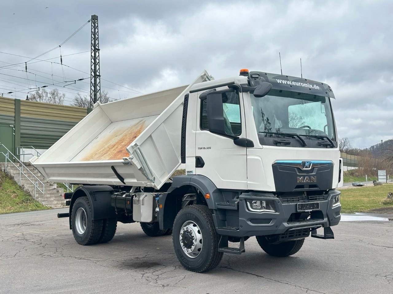 Leie  MAN TGM 18.320  4X4  Euro 6e Euromix 3-Seiten-Kipper MAN TGM 18.320  4X4  Euro 6e Euromix 3-Seiten-Kipper: bilde 17